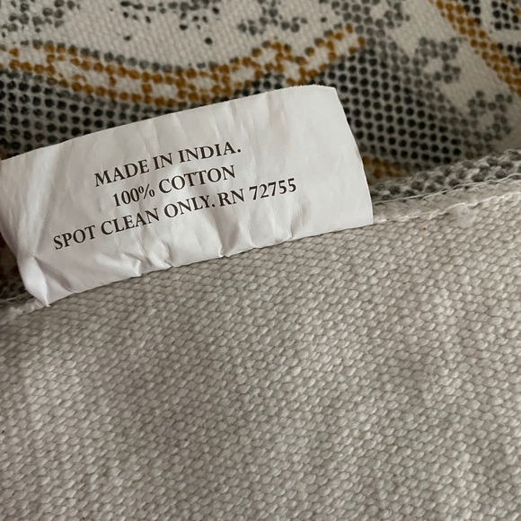 Table Runner - Picture 3 of 4